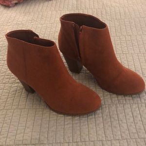 Old Navy brown booties size 8